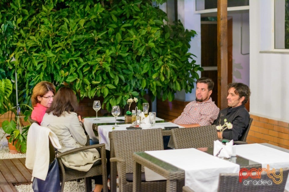 Grill Party, Vine Summer Garden & Grill