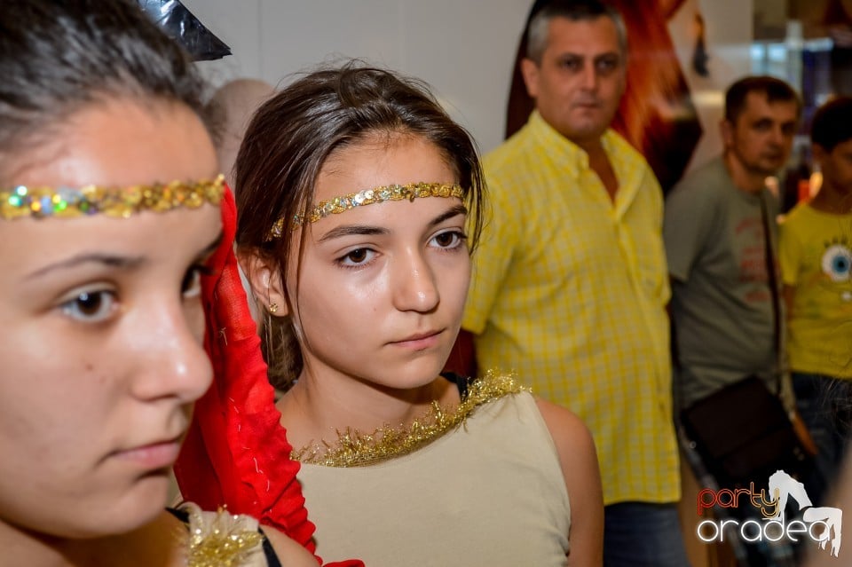 Carrefour - Grupul Muzical Luscynia & Kalliope Show Dance Team, Lotus Center