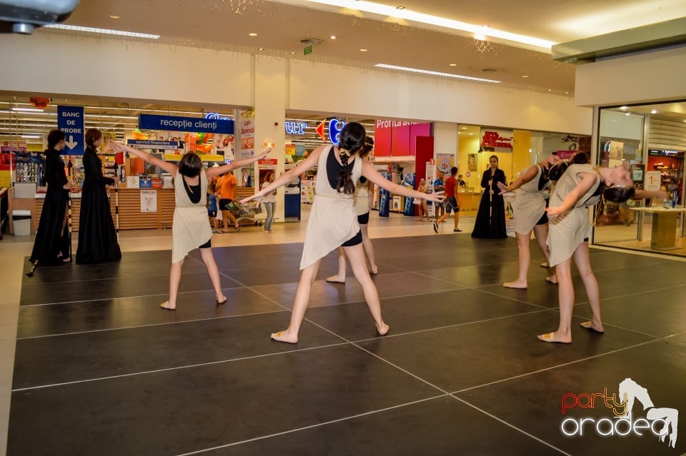 Carrefour - Grupul Muzical Luscynia & Kalliope Show Dance Team, Lotus Center