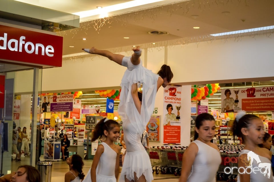 Carrefour - Grupul Muzical Luscynia & Kalliope Show Dance Team, Lotus Center