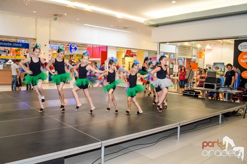 Carrefour - Grupul Muzical Luscynia & Kalliope Show Dance Team, Lotus Center