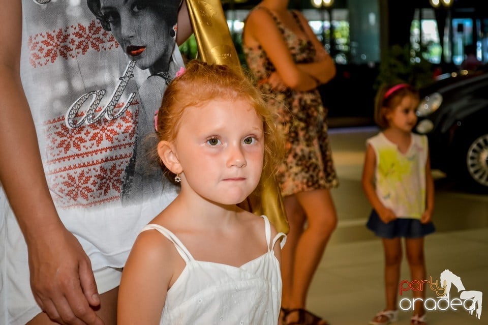 Carrefour - Grupul Muzical Luscynia & Kalliope Show Dance Team, Lotus Center