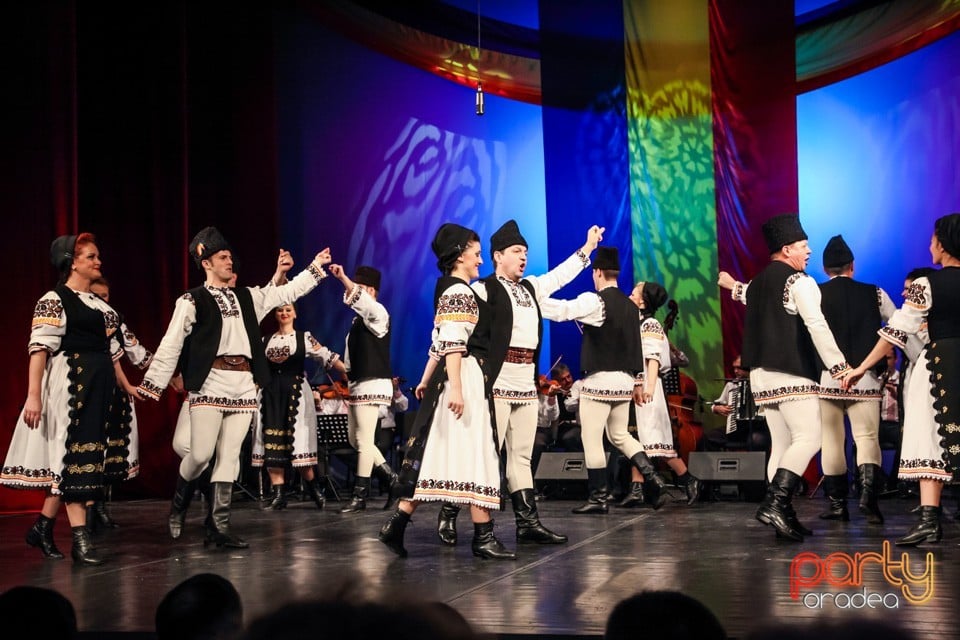 Hai să dăm mână cu mână, Teatrul Regina Maria