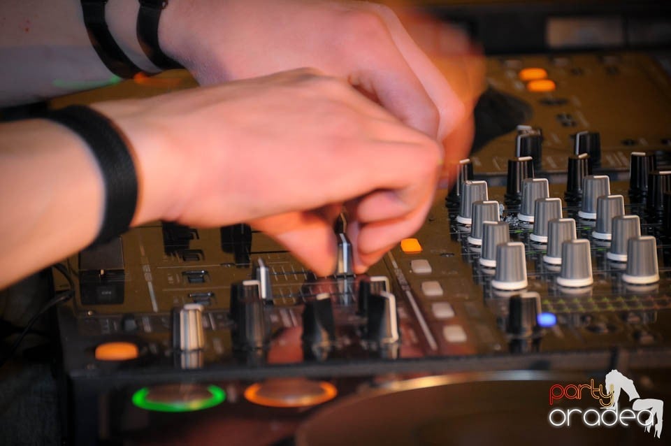 Half-Organic prezintă: Valentine's Nightmare, 