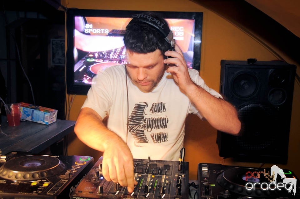 Half-Organic prezintă: Valentine's Nightmare, 