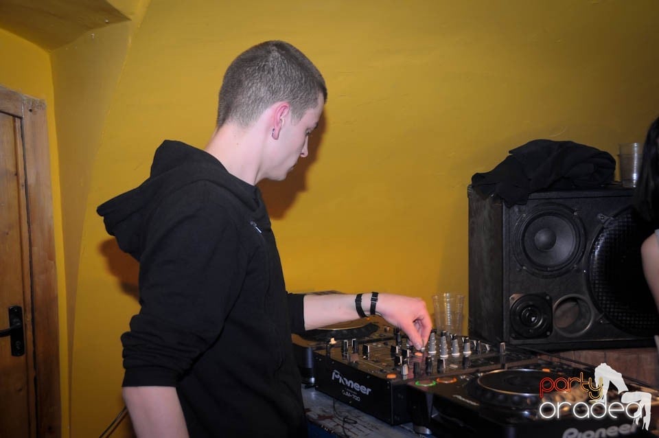 Half-Organic prezintă: Valentine's Nightmare, 