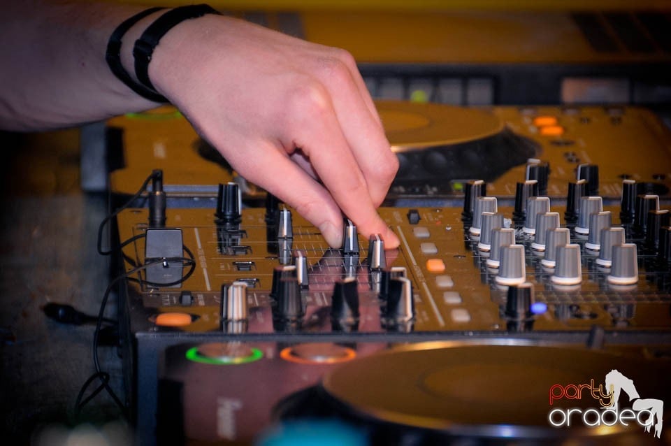 Half-Organic prezintă: Valentine's Nightmare, 