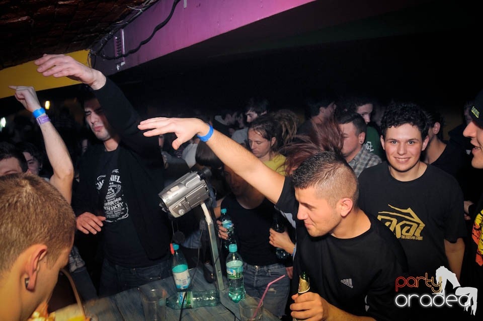 Half-Organic prezintă: Valentine's Nightmare, 