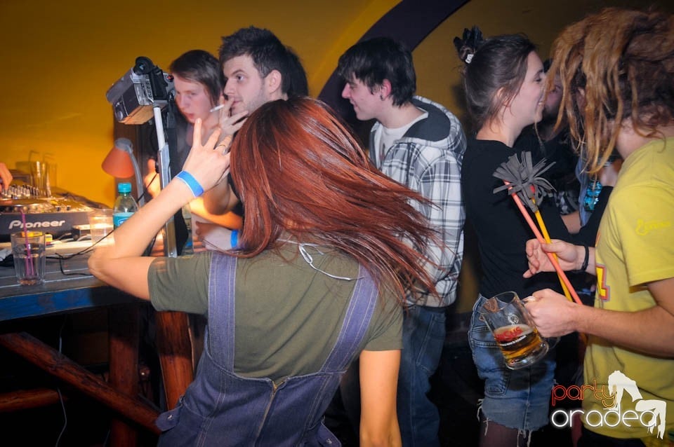 Half-Organic prezintă: Valentine's Nightmare, 