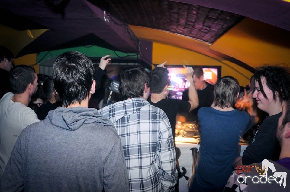 Half-Organic prezintă: Valentine's Nightmare, 