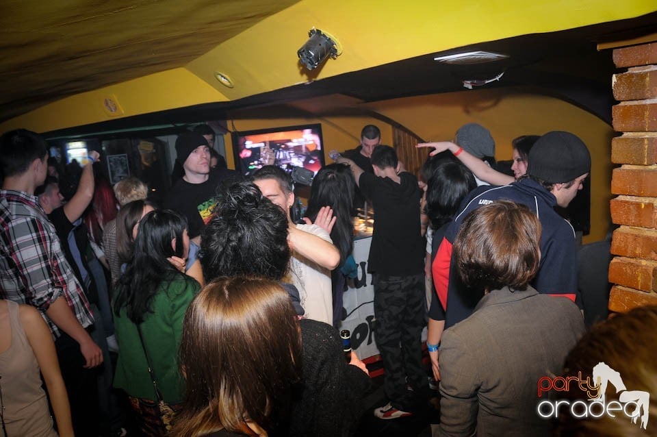 Half-Organic prezintă: Valentine's Nightmare, 