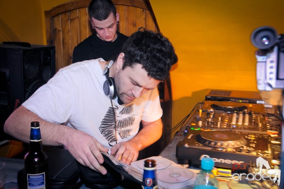 Half-Organic prezintă: Valentine's Nightmare, 