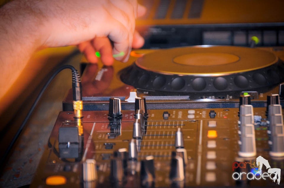 Half-Organic prezintă: Valentine's Nightmare, 