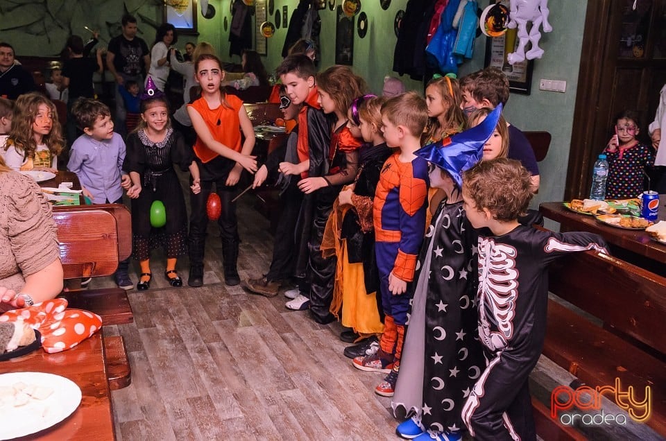 Halloween Ball, Queen's Music Pub