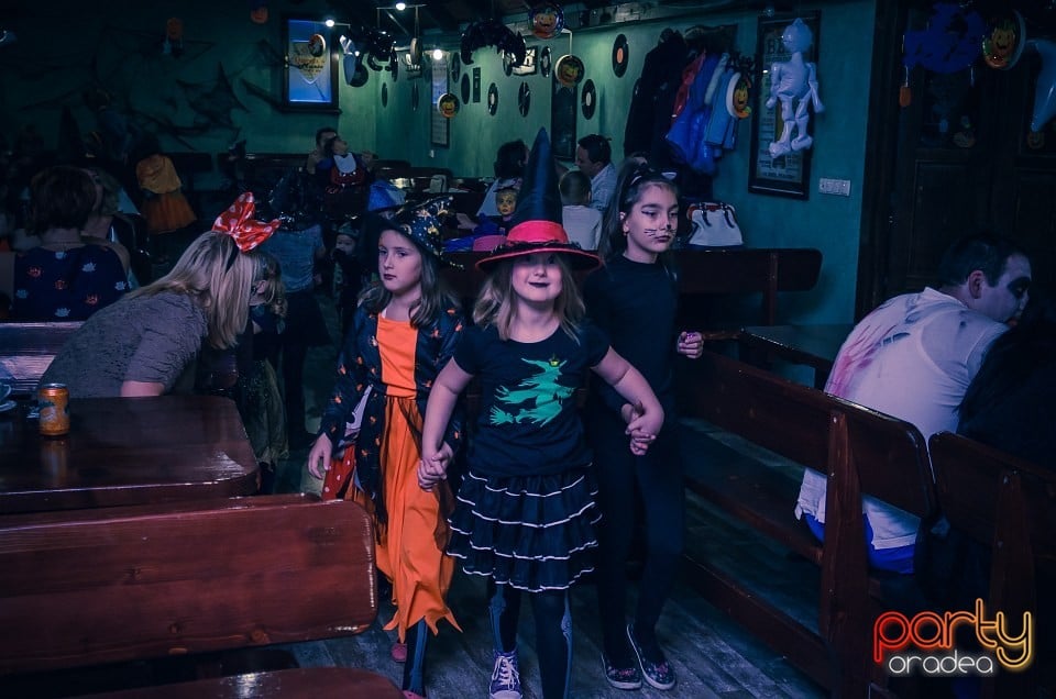 Halloween Ball, Queen's Music Pub