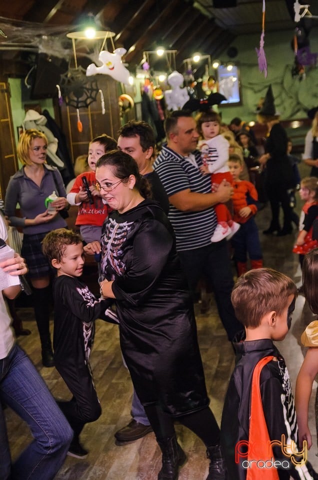 Halloween Ball, Queen's Music Pub