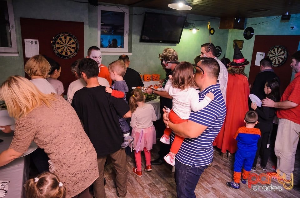 Halloween Ball, Queen's Music Pub