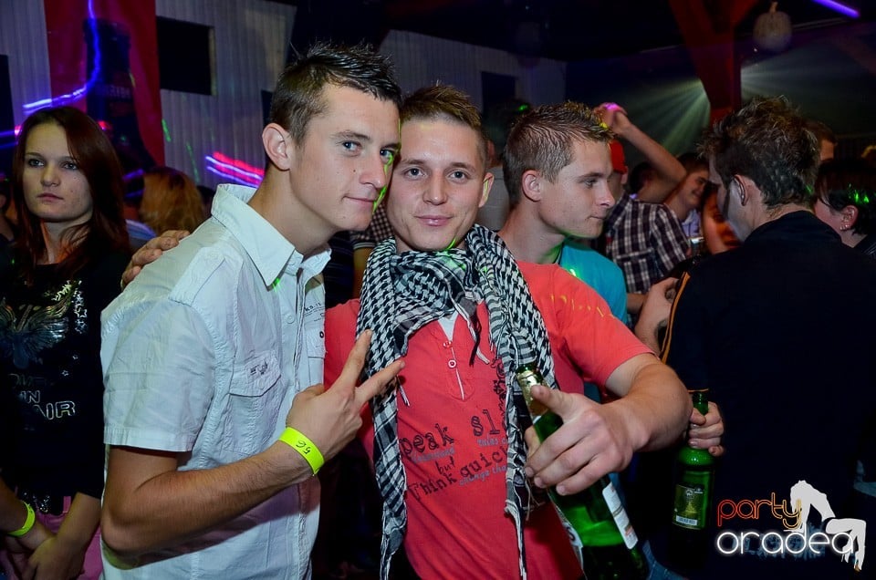 Halloween Party & Laser Show în Faház, 