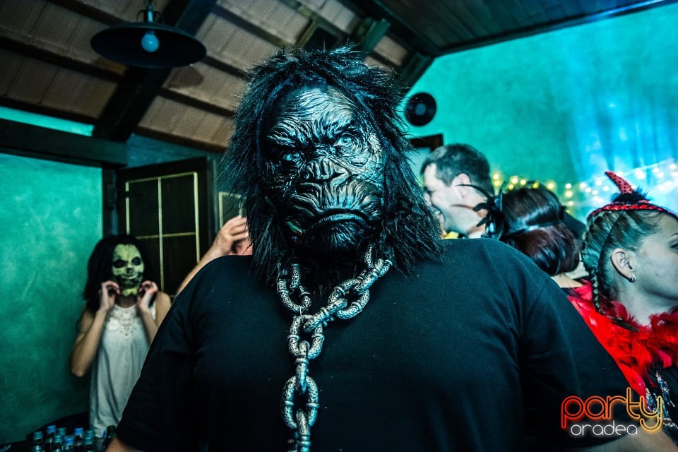 Halloween Retro Party, Queen's Music Pub