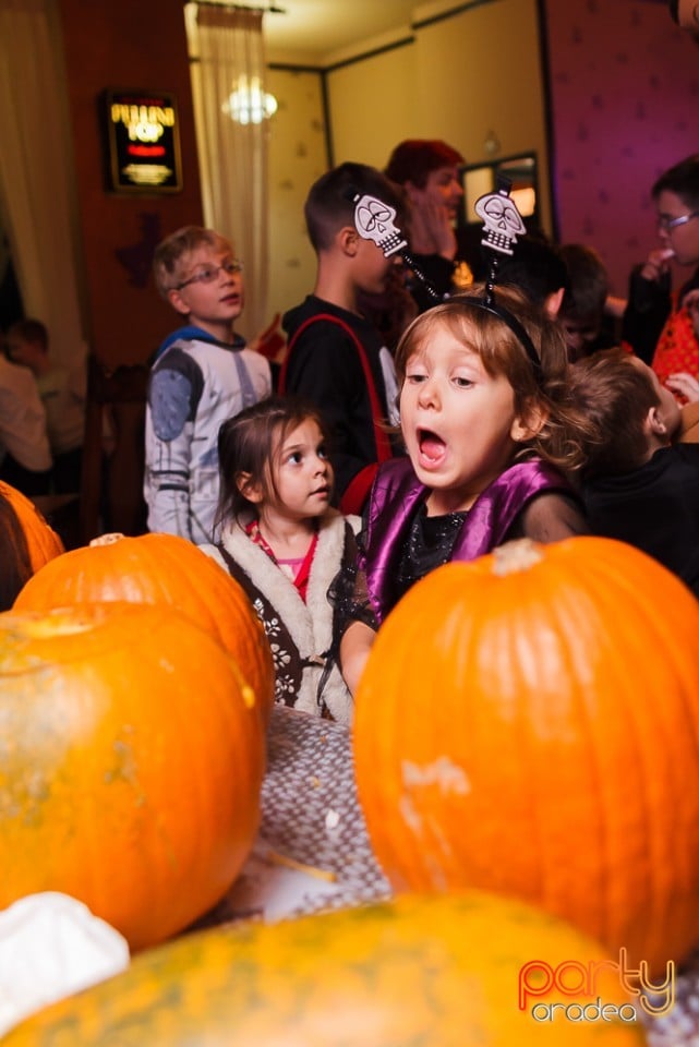 Halloweenul copiilor, Restaurant Retro