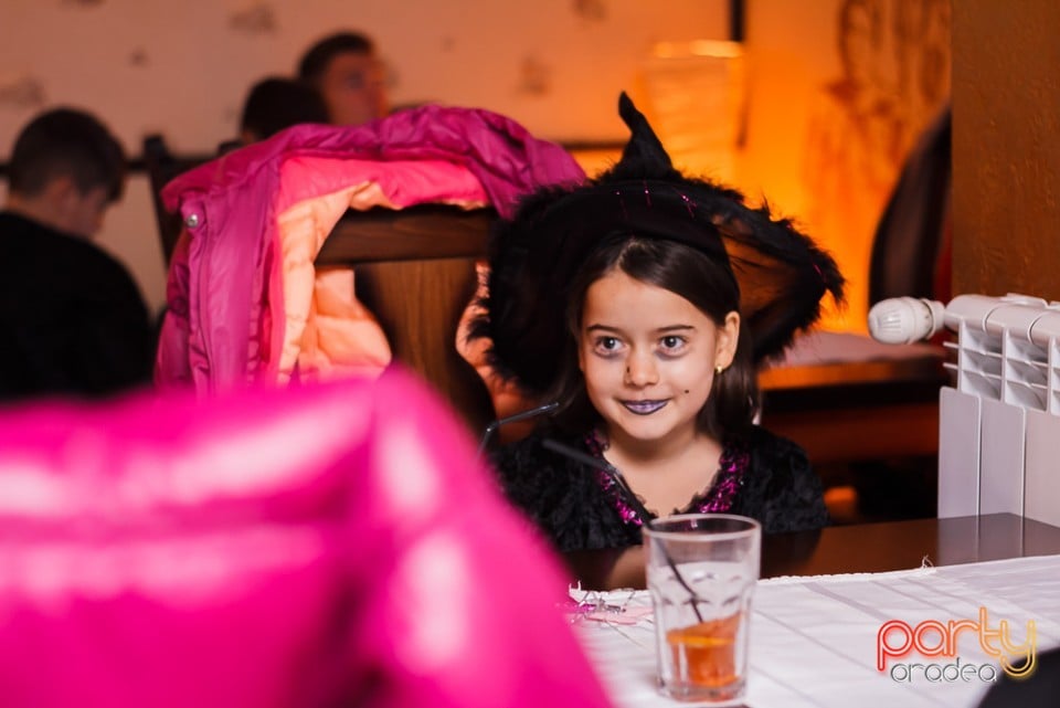 Halloweenul copiilor, Restaurant Retro