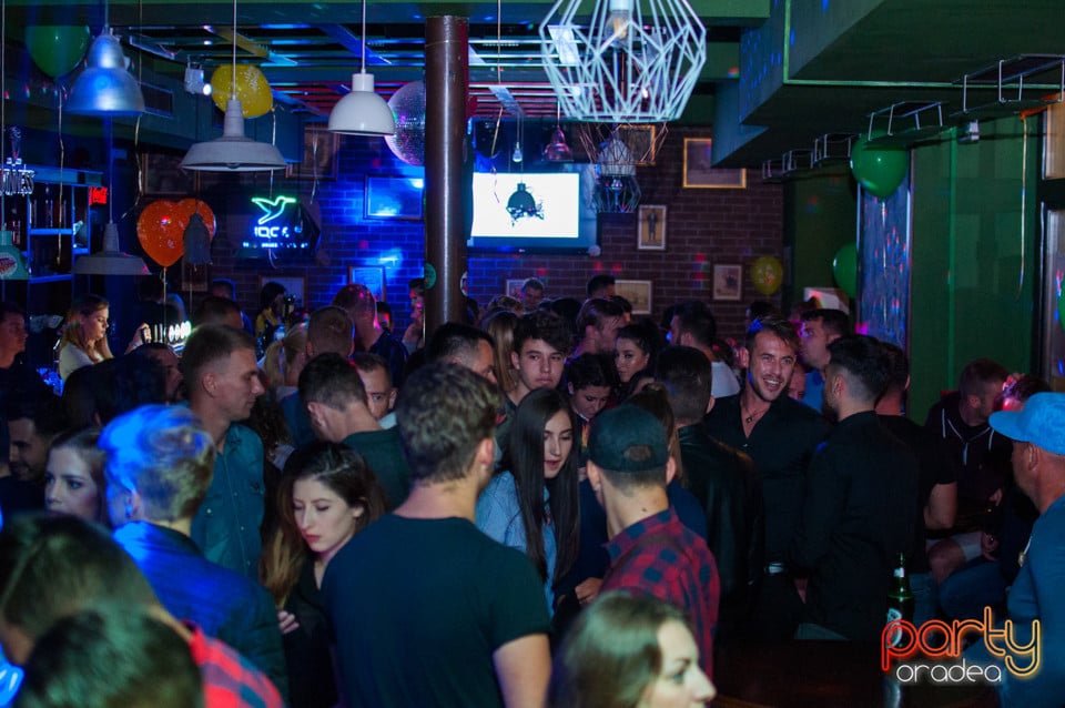 Happy Birthday Green Pub, Green Pub