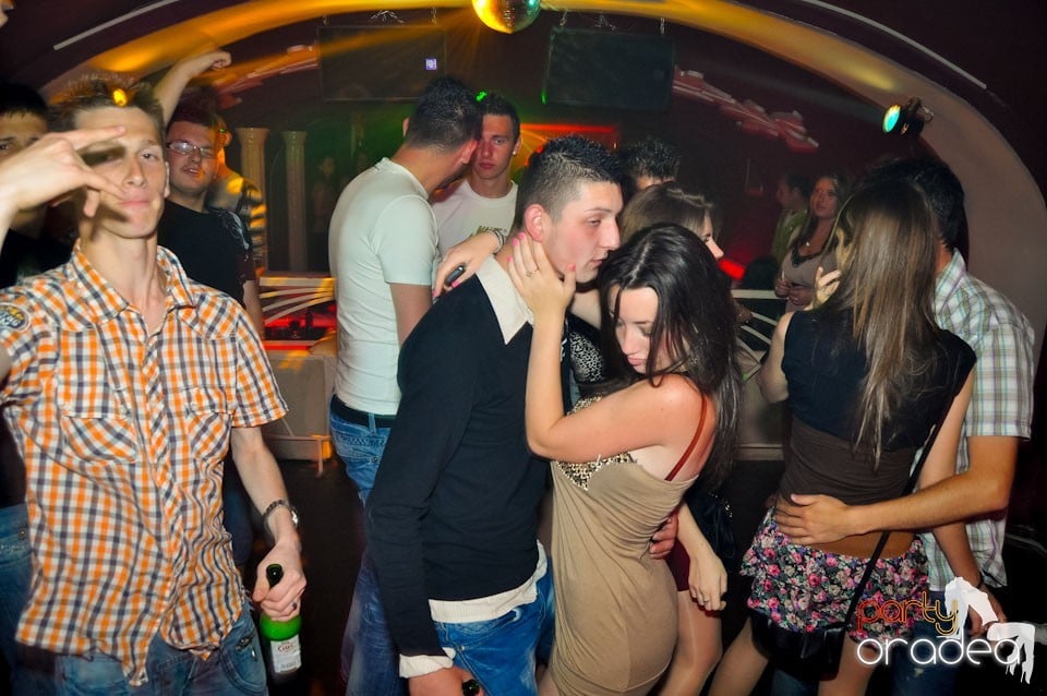 Happy Minute Party în Club Atti's, 