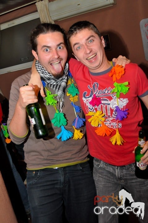 Hawaii Party continuă, 