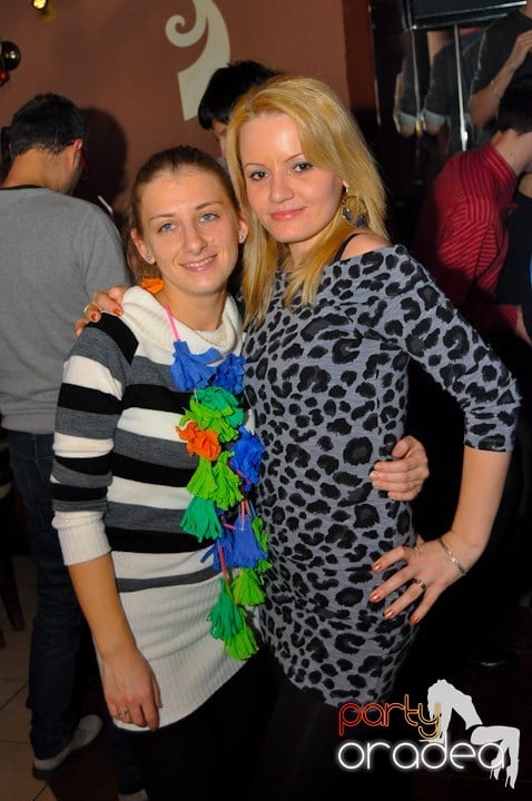 Hawaii Party continuă, 