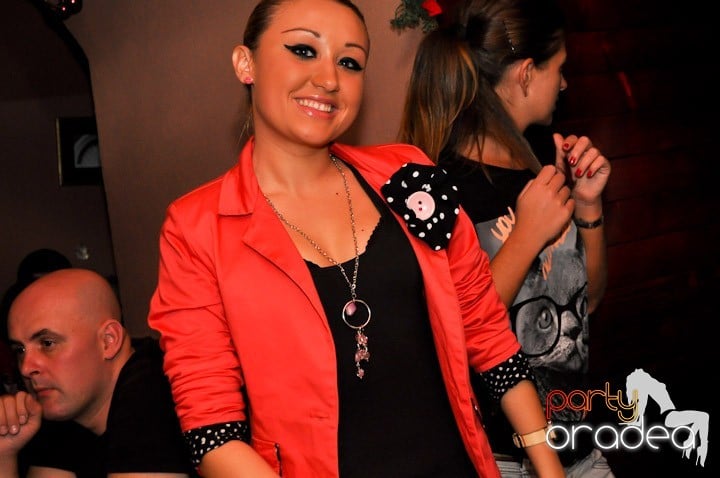 Hawaii Party continuă, 