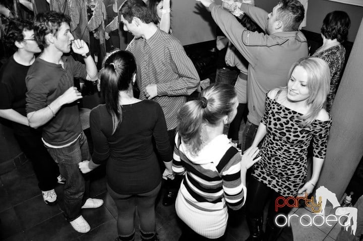 Hawaii Party continuă, 