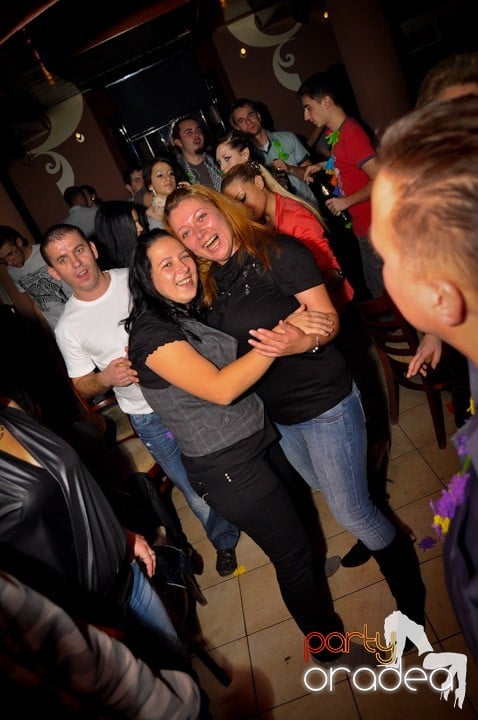 Hawaii Party continuă, 