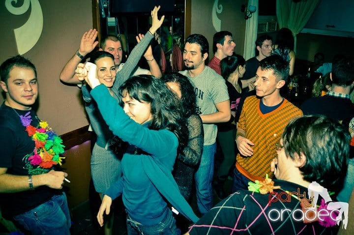 Hawaii Party continuă, 