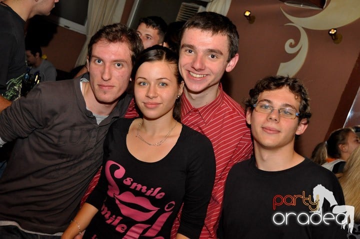 Hawaii Party continuă, 