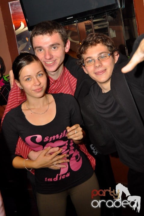 Hawaii Party continuă, 