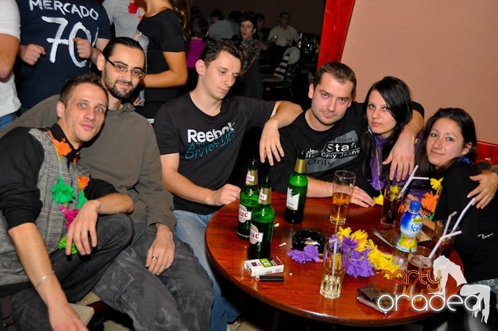 Hawaii Party continuă, 