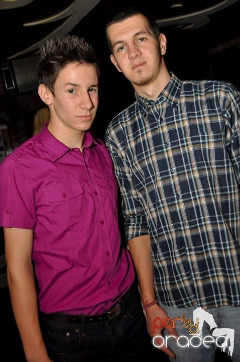 Hawaii Party continuă, 