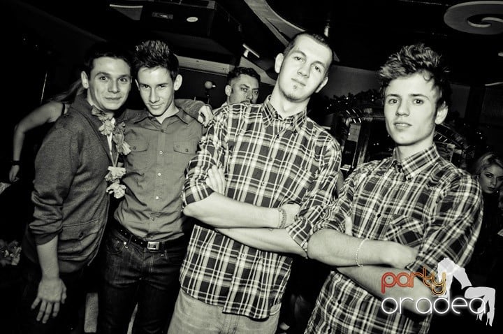 Hawaii Party continuă, 