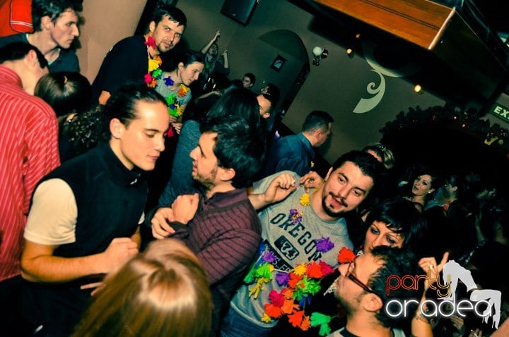 Hawaii Party continuă, 