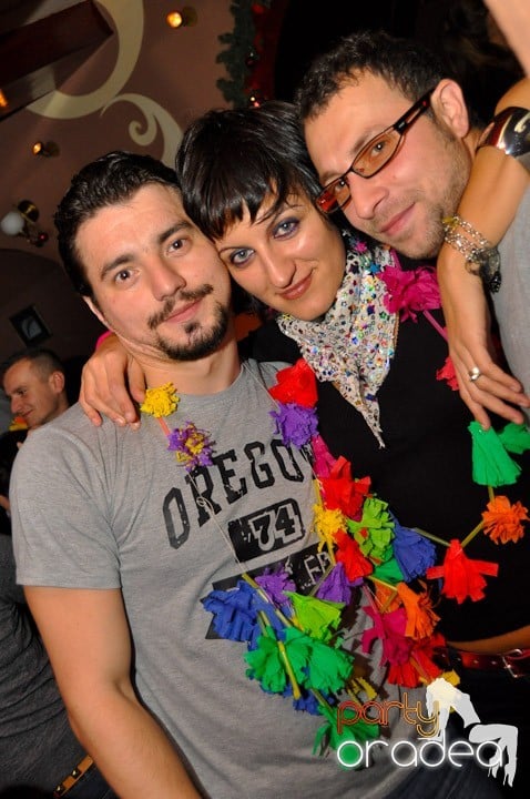 Hawaii Party continuă, 