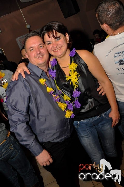 Hawaii Party continuă, 