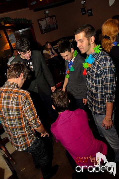 Hawaii Party continuă, 