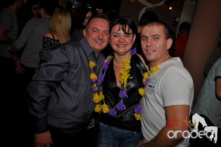 Hawaii Party continuă, 