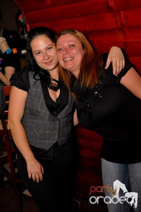 Hawaii Party continuă, 