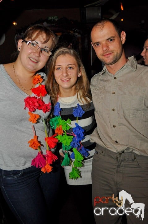 Hawaii Party continuă, 