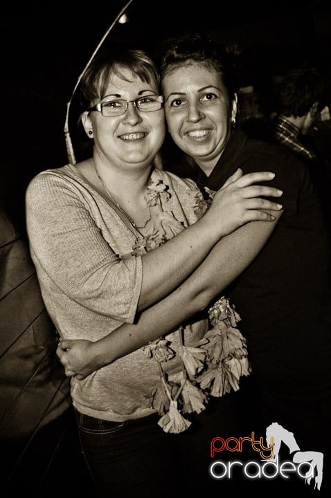 Hawaii Party continuă, 