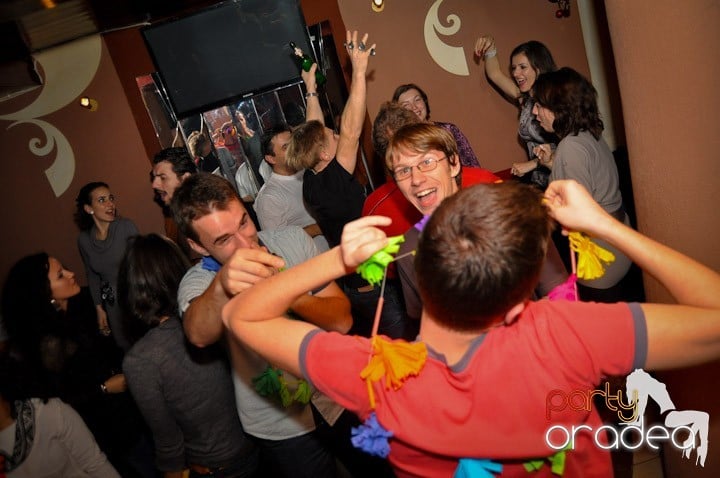 Hawaii Party continuă, 