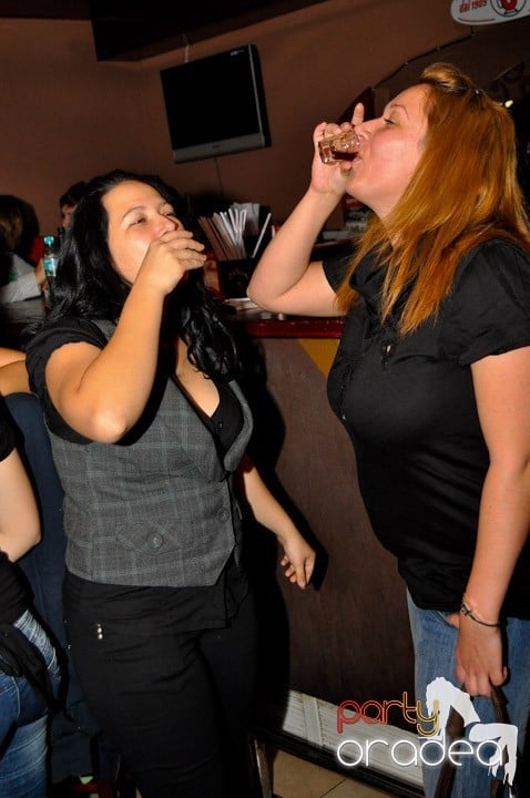 Hawaii Party continuă, 