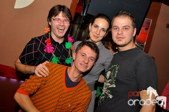 Hawaii Party continuă, 