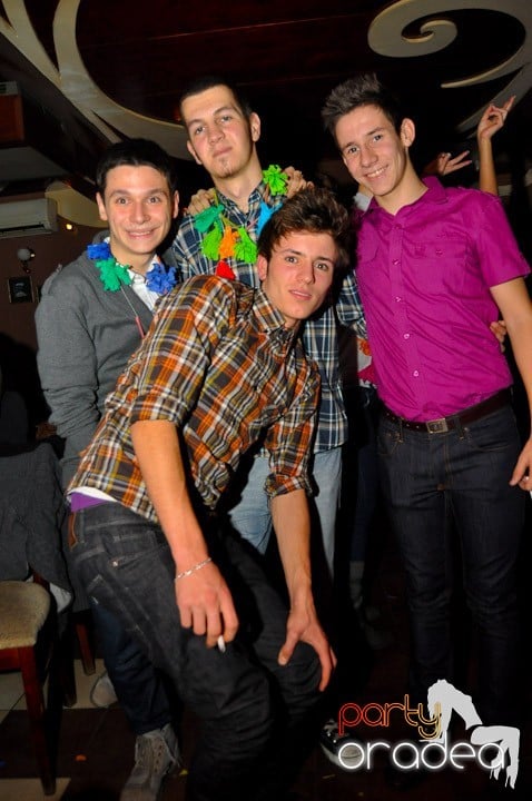 Hawaii Party continuă, 